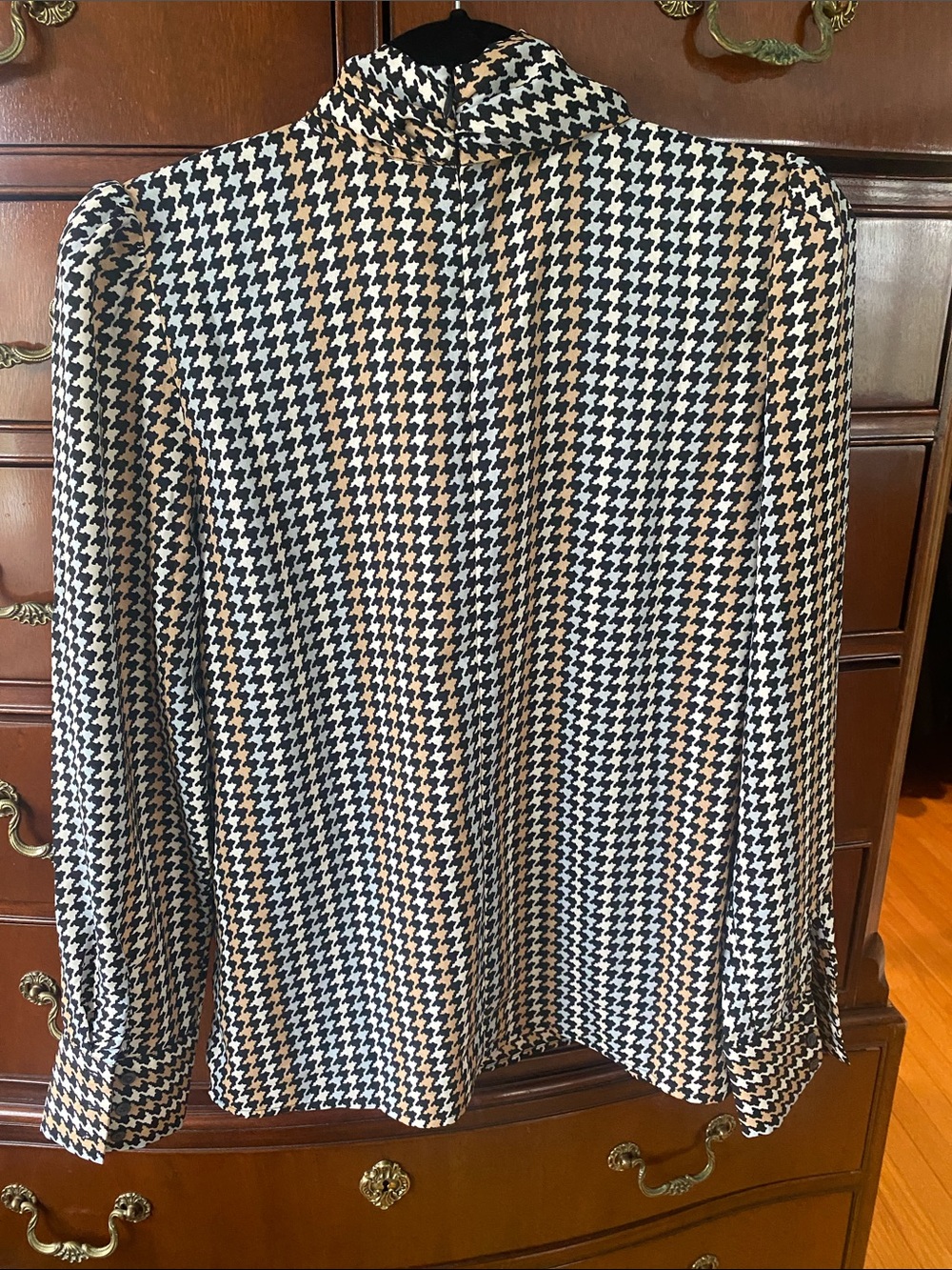 Ann Taylor Black, White, Grey and Tan Houndstooth Tie-Neck Blouse - Picture 2 of 8
